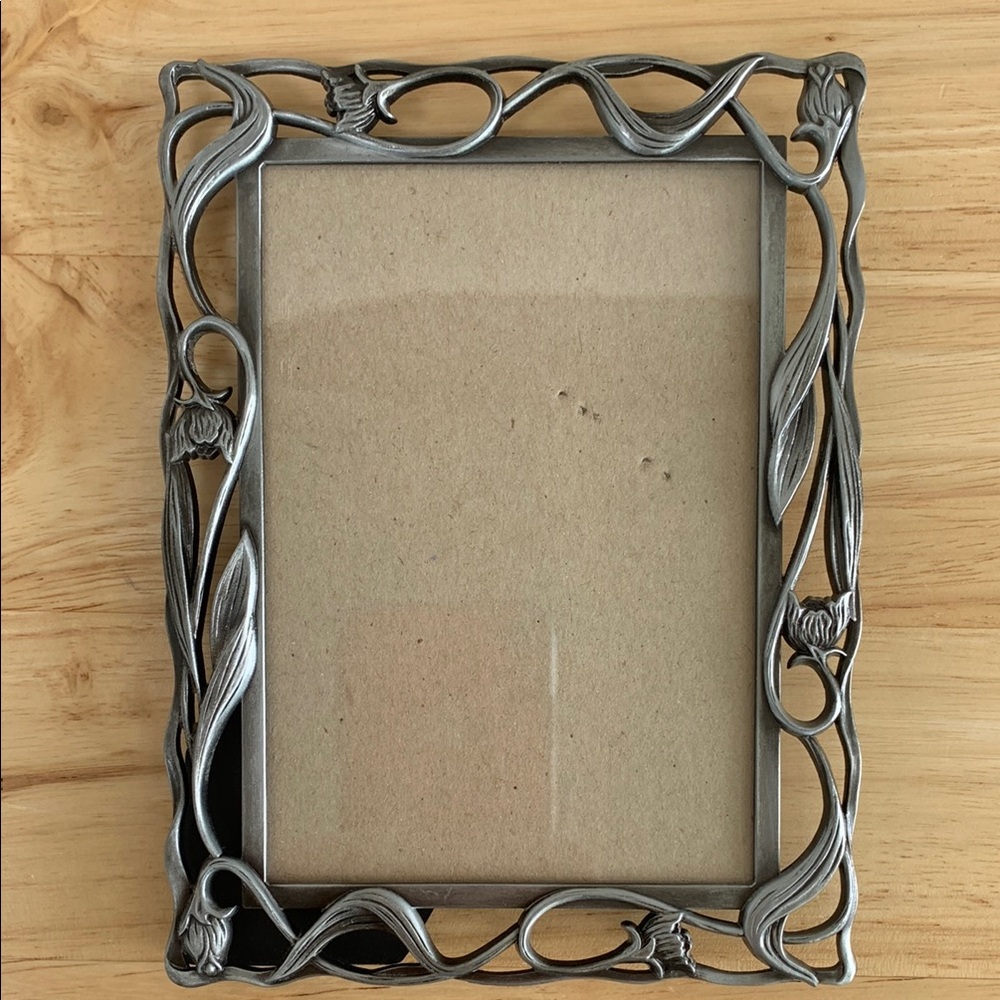 Pewter 5 x 3 photo frame beauty delicate floral design - Picture 2 of 7